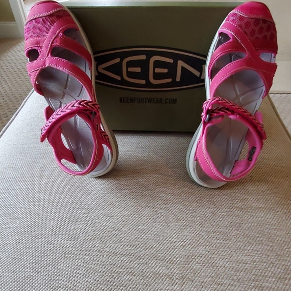 keen sage sandals